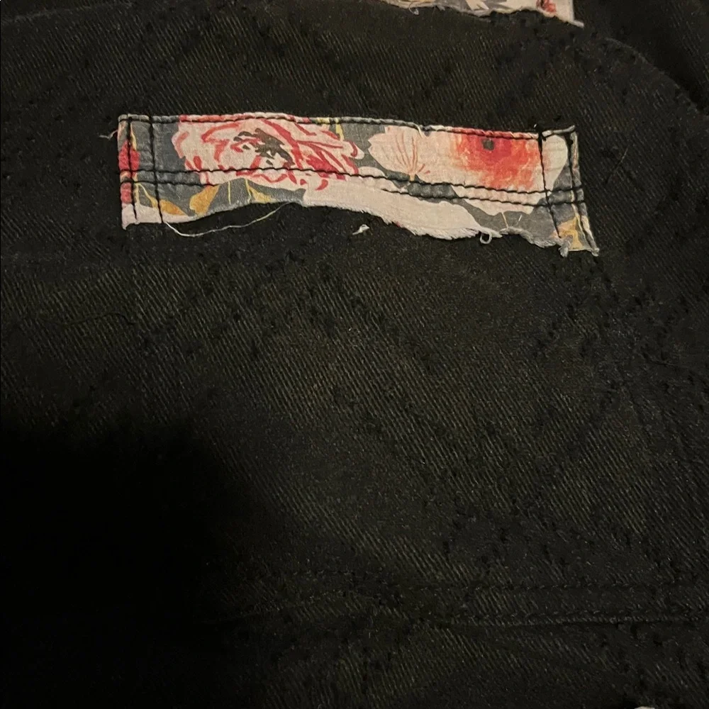 POL OVERSIZED Twill Shacket with Floral Patches on Black - Picture 6 of 8